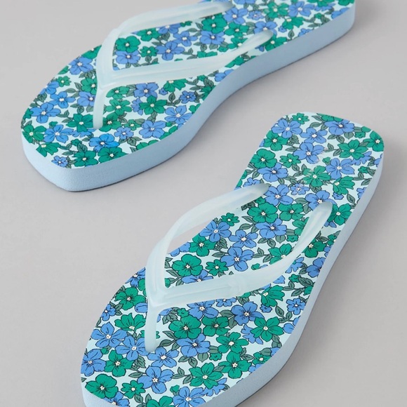 American Eagle Outfitters Shoes - American Eagle Outfitters Light Blue Floral Flip Flops